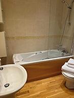 Executive Apartment, Woodford Mill, Witney