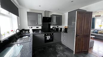 Stockton-on-tees - 2 Beds - Pet Friendly - Parking