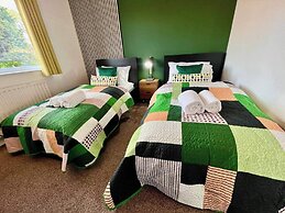 A Vibrant 3-bedroom House With Ample Parking