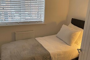 Sheffield Blissful Retreat - 3 Bedroom House