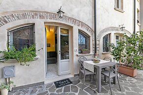 Sole Priscilla House- Terrace & parking