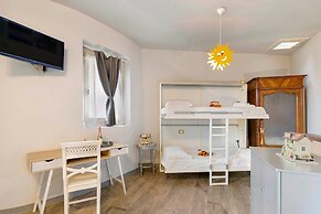 Sole Priscilla House- Terrace & parking