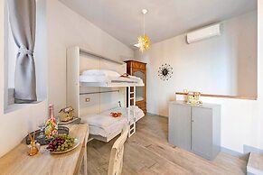 Sole Priscilla House- Terrace & parking