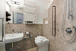 Sole Priscilla House- Terrace & parking