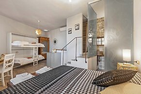 Sole Priscilla House- Terrace & parking
