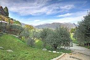 Caffe Priscilla House Parking & Lakeview