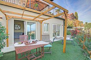 Caffe Priscilla House Parking & Lakeview