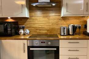 London Luxe Apartment - Central Location
