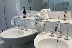 London Luxe Apartment - Central Location