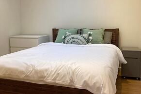London Luxe Apartment - Central Location
