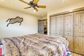 < 1 Mi to Chico Hot Springs: Mtn-view Hideaway!