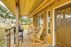 < 1 Mi to Chico Hot Springs: Mtn-view Hideaway!