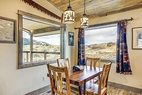 < 1 Mi to Chico Hot Springs: Mtn-view Hideaway!