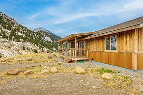 < 1 Mi to Chico Hot Springs: Mtn-view Hideaway!