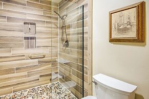 < 1 Mi to Chico Hot Springs: Mtn-view Hideaway!