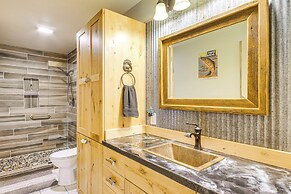 < 1 Mi to Chico Hot Springs: Mtn-view Hideaway!