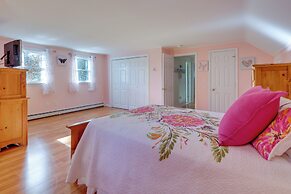 6 Mi to Beach: Home w/ Deck in Brewster!