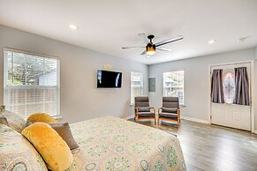 3 Mi to Dtwn: Cozy San Antonio Home w/ Casita!