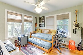 4 Mi to Dtwn: Tranquil Retreat in Austin!