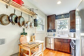 4 Mi to Dtwn: Tranquil Retreat in Austin!