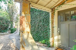 4 Mi to Dtwn: Tranquil Retreat in Austin!