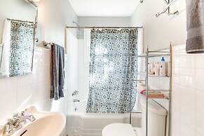 4 Mi to Dtwn: Tranquil Retreat in Austin!