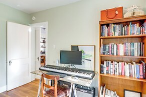 4 Mi to Dtwn: Tranquil Retreat in Austin!