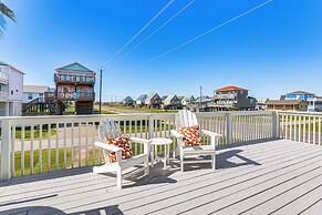 Walk to Beach: Modern Farmhouse in Surfside Beach!