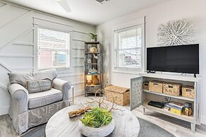 Walk to Beach: Modern Farmhouse in Surfside Beach!