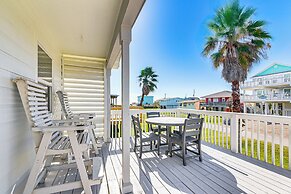 Walk to Beach: Modern Farmhouse in Surfside Beach!