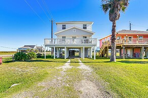 Walk to Beach: Modern Farmhouse in Surfside Beach!