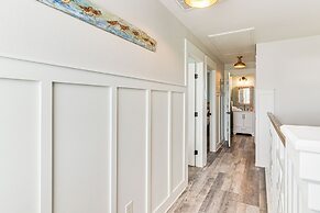 Walk to Beach: Modern Farmhouse in Surfside Beach!