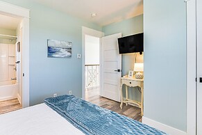 Walk to Beach: Modern Farmhouse in Surfside Beach!