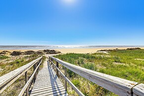 Walk to Beach: Modern Farmhouse in Surfside Beach!