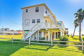 Walk to Beach: Modern Farmhouse in Surfside Beach!