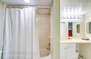 Scenic Balcony & Beach Access: Hudson Condo