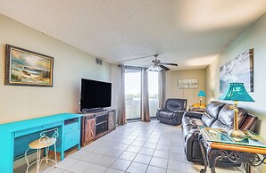 Scenic Balcony & Beach Access: Hudson Condo