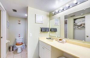 Scenic Balcony & Beach Access: Hudson Condo