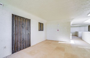 Scenic Balcony & Beach Access: Hudson Condo