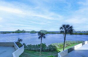 Scenic Balcony & Beach Access: Hudson Condo