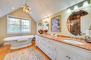 Groton Home < 1 Mi to Beach on Long Island Sound!