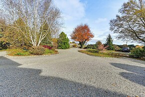 Groton Home < 1 Mi to Beach on Long Island Sound!