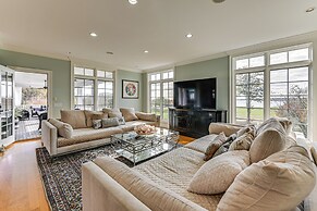 Groton Home < 1 Mi to Beach on Long Island Sound!