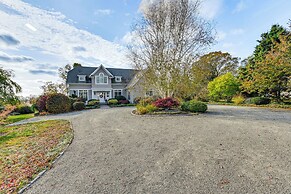 Groton Home < 1 Mi to Beach on Long Island Sound!