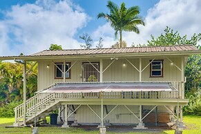4 Mi to Beach: Keaau Retreat w/ Relaxing Porch!