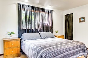 4 Mi to Beach: Keaau Retreat w/ Relaxing Porch!