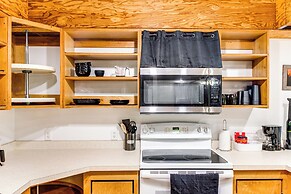 4 Mi to Beach: Keaau Retreat w/ Relaxing Porch!