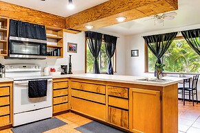 4 Mi to Beach: Keaau Retreat w/ Relaxing Porch!