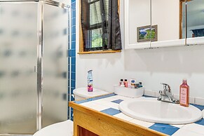 4 Mi to Beach: Keaau Retreat w/ Relaxing Porch!