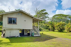 4 Mi to Beach: Keaau Retreat w/ Relaxing Porch!
